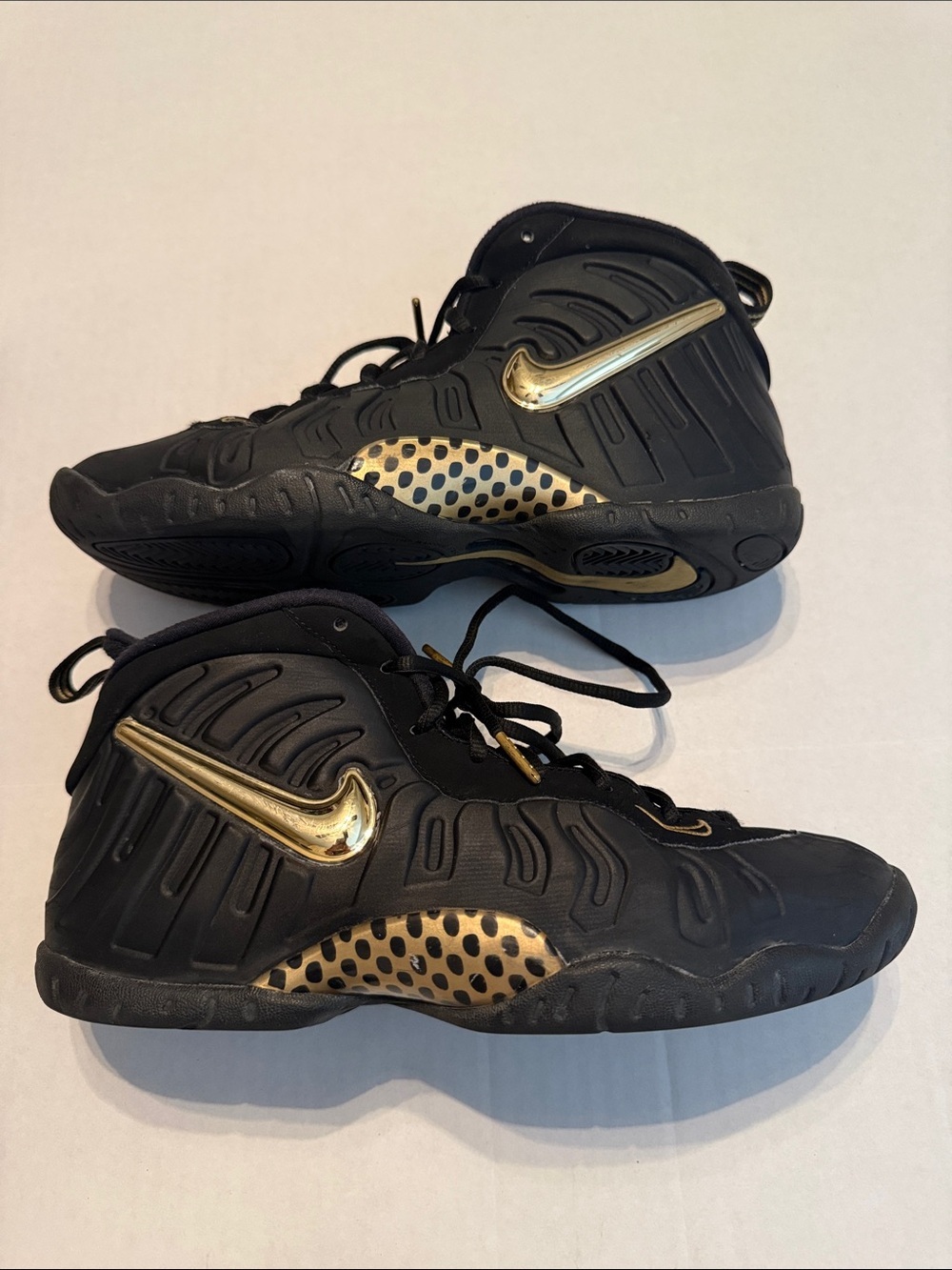 Nike Air Youth Foamposite Pro Black Metallic Gold (GS) Size 6.5Y